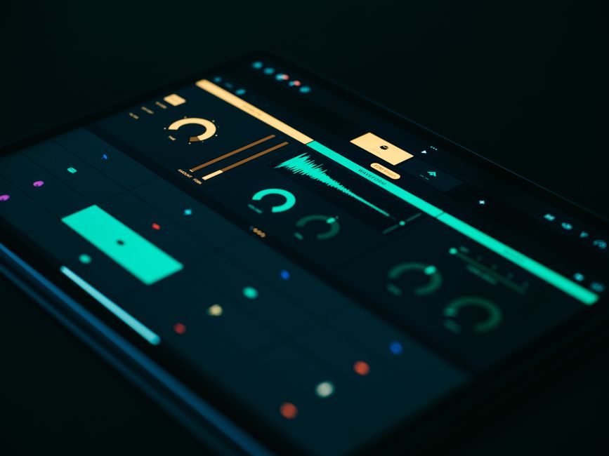 Pantalla de tablet mostrando un visualizador de sonido con interfaz moderna